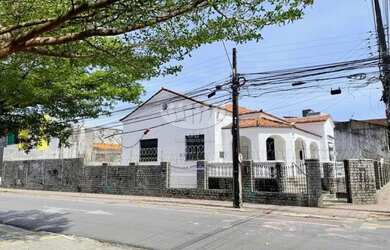 Imagem: A casa possui 3 Dormitórios, 3 Banheiros, 5 Vagas na garagem