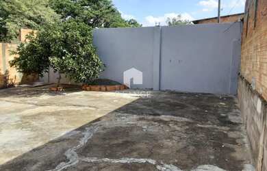 Imagem: A casa possui 2 Dormitórios, 1 Banheiro, 4 Vagas na garagem