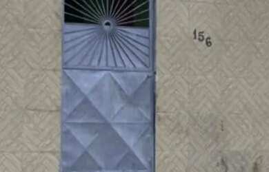 Imagem: A casa possui 4 Dormitórios, 2 Banheiros, 2 Vagas na garagem