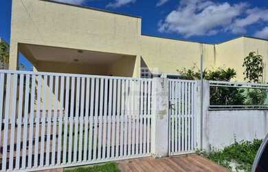 Imagem: A casa em condomínio possui 3 Dormitórios, 1 Banheiro, 2 Vagas