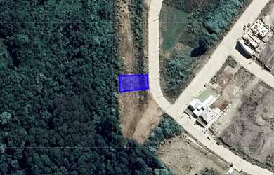 Imagem: O terreno possui 464m² de Área e está localizado em Flores