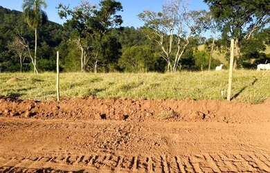 Imagem: O terreno possui 500m² de Área e está localizado em Tanque