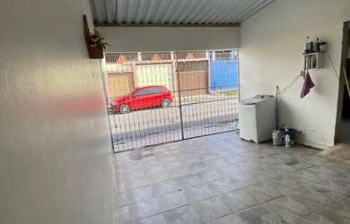 Imagem: A casa possui 2 Dormitórios, 1 Banheiro, 1 Vaga na garagem