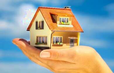 Imagem: A casa possui 2 Dormitórios, 1 Banheiro, 2 Vagas na garagem