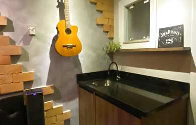 Imagem: A casa possui 3 Dormitórios, 1 Banheiro, 1 Vaga na garagem