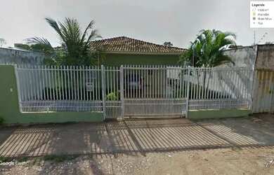 Imagem: A casa possui 4 Dormitórios, 1 Banheiro, 3 Vagas na garagem