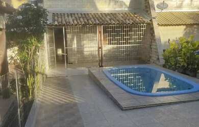 Imagem: A casa em condomínio possui 4 Dormitórios, 2 Banheiros, 1