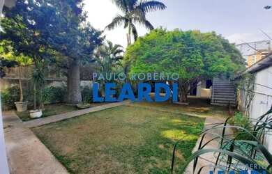 Imagem: A casa possui 4 Dormitórios, 4 Banheiros, 5 Vagas na garagem