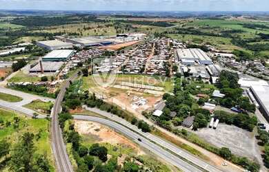 Imagem: O terreno possui 25.434m² de Área e está localizado em Vila