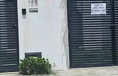 Imagem: A casa possui 3 Dormitórios, 3 Banheiros, 1 Vaga na garagem