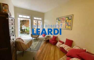 Imagem: A casa possui 5 Dormitórios, 2 Banheiros e 180m² de Área