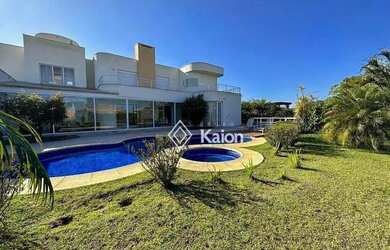 Imagem: A casa em condomínio possui 5 Dormitórios, 5 Banheiros, 5