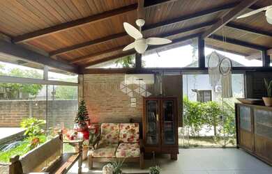 Imagem: A casa possui 3 Dormitórios, 1 Banheiro, 120m² de Área e