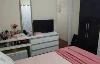 Imagem: A casa possui 2 Dormitórios, 1 Banheiro, 1 Vaga na garagem