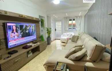 Imagem: A casa possui 2 Dormitórios, 1 Banheiro, 2 Vagas na garagem