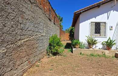 Imagem 2: Casa com terreno 10 por 30