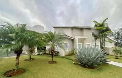 Imagem: A casa em condomínio possui 3 Dormitórios, 4 Banheiros, 4