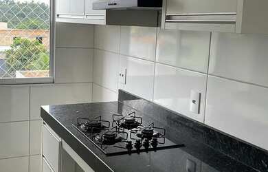 Imagem: O apartamento possui 2 Dormitórios, 1 Banheiro, 1 Vaga na garagem