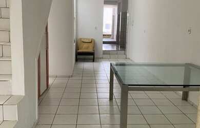 Imagem: A casa possui 3 Dormitórios, 2 Banheiros, 1 Vaga na garagem