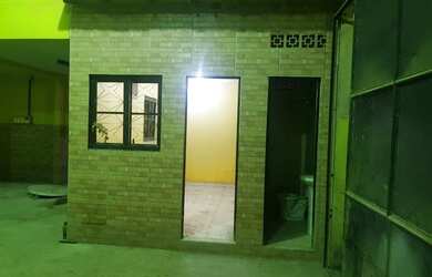 Imagem 5: Galpão com lojas. 600m² de Áreae5 Vagas na garagem