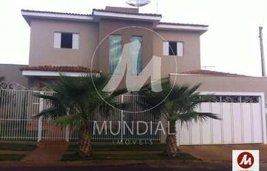 Imagem: A casa possui 3 Dormitórios, 3 Banheiros, 4 Vagas na garagem