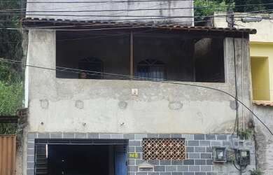 Imagem: A casa possui 4 Dormitórios, 3 Banheiros, 2 Vagas na garagem