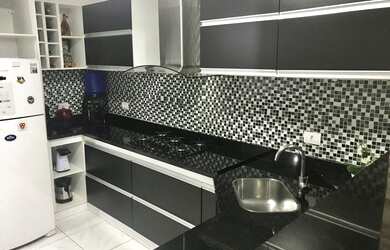 Imagem: A casa possui 2 Dormitórios, 2 Banheiros, 2 Vagas na garagem