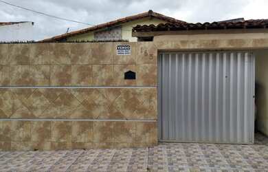 Imagem: A casa possui 3 Dormitórios, 1 Banheiro, 1 Vaga na garagem