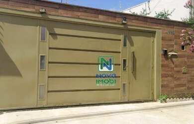 Imagem: A casa possui 3 Dormitórios, 2 Banheiros, 3 Vagas na garagem