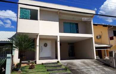 Imagem: A casa possui 4 Dormitórios, 1 Banheiro, 1 Vaga na garagem