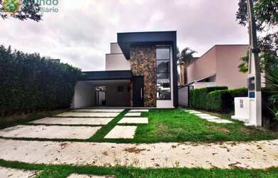 Imagem: A casa possui 3 Dormitórios, 3 Banheiros, 4 Vagas na garagem