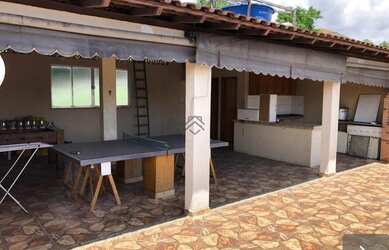 Imagem: A casa possui 5 Dormitórios, 3 Banheiros, 3 Vagas na garagem