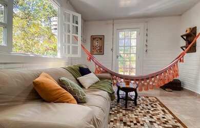 Imagem 11: Aldeia casa linda com 3 terrenos , possuindo jardim maravilhoso e piscina