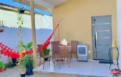 Imagem: A casa possui 2 Dormitórios, 1 Banheiro, 2 Vagas na garagem