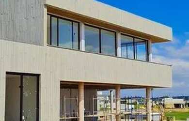 Imagem: A casa em condomínio possui 4 Dormitórios, 5 Banheiros, 4