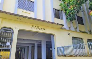 Imagem: O apartamento possui 4 Dormitórios, 1 Banheiro, 1 Vaga na garagem