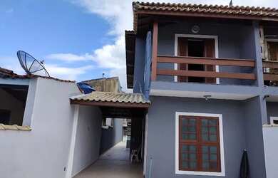 Imagem: A casa possui 3 Dormitórios, 4 Banheiros, 2 Vagas na garagem