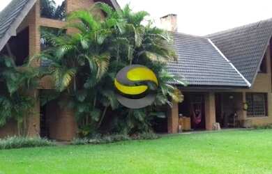 Imagem: A casa em condomínio possui 5 Dormitórios, 5 Banheiros, 5