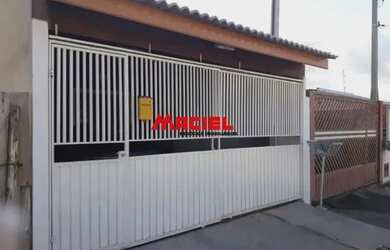 Imagem: A casa possui 4 Dormitórios, 3 Banheiros, 2 Vagas na garagem