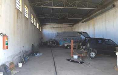Imagem: O depósito possui 5 Vagas na garagem e 360m² de Área e está