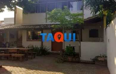 Imagem: A casa possui 5 Dormitórios, 5 Banheiros, 5 Vagas na garagem