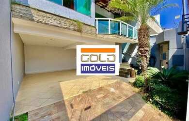 Imagem: A casa possui 3 Dormitórios, 3 Banheiros, 4 Vagas na garagem