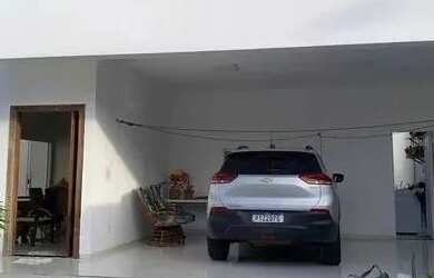 Imagem: A casa possui 3 Dormitórios, 2 Banheiros e 3 Vagas na garagem