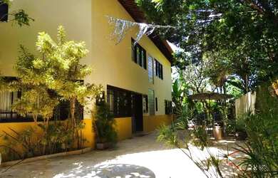 Imagem: A casa possui 3 Dormitórios, 5 Banheiros, 3 Vagas na garagem