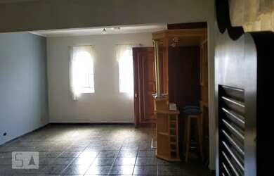 Imagem: A casa possui 3 Dormitórios, 3 Banheiros, 1 Vaga na garagem