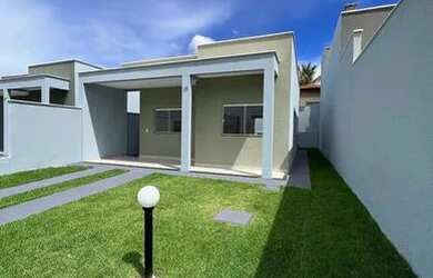 Imagem: A casa possui 3 Dormitórios, 2 Banheiros, 2 Vagas na garagem