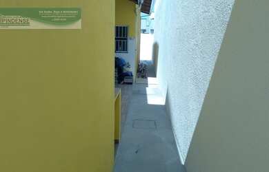 Imagem: A casa possui 2 Dormitórios, 1 Banheiro, 2 Vagas na garagem