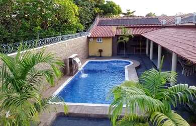 Imagem: A casa possui 5 Dormitórios, 5 Vagas na garagem e está localizado