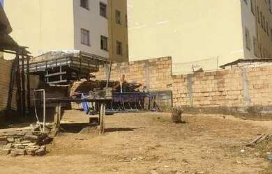 Imagem: A casa possui 5 Dormitórios, 5 Banheiros, 5 Vagas na garagem