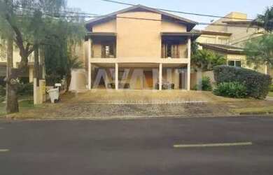 Imagem: A casa em condomínio possui 4 Dormitórios, 5 Banheiros, 5